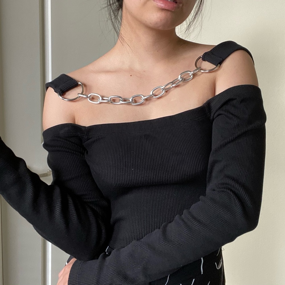 Off the shoulder chain long sleeve | The Ragged Priest | S